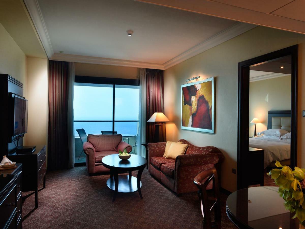 Raouche Arjaan By Rotana Aparthotel Beirut Exterior photo