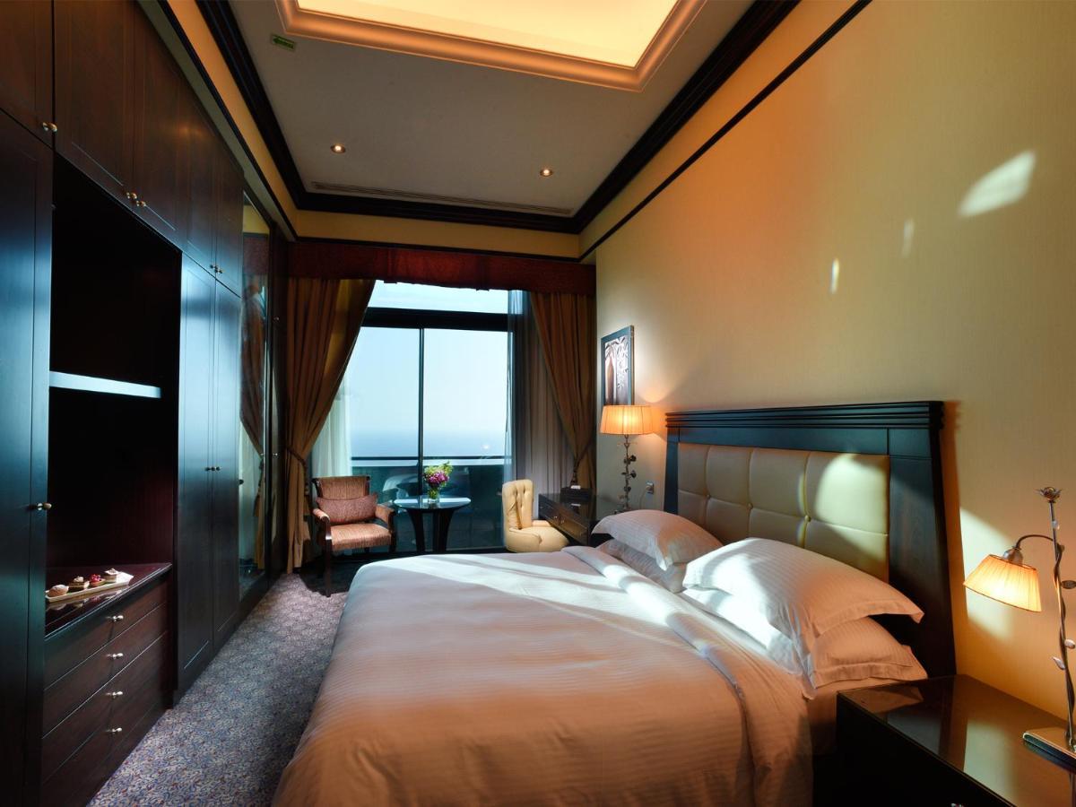 Raouche Arjaan By Rotana Aparthotel Beirut Exterior photo